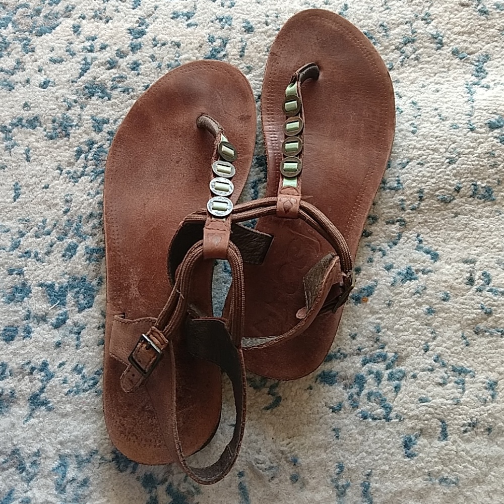 Reef leather sandal.